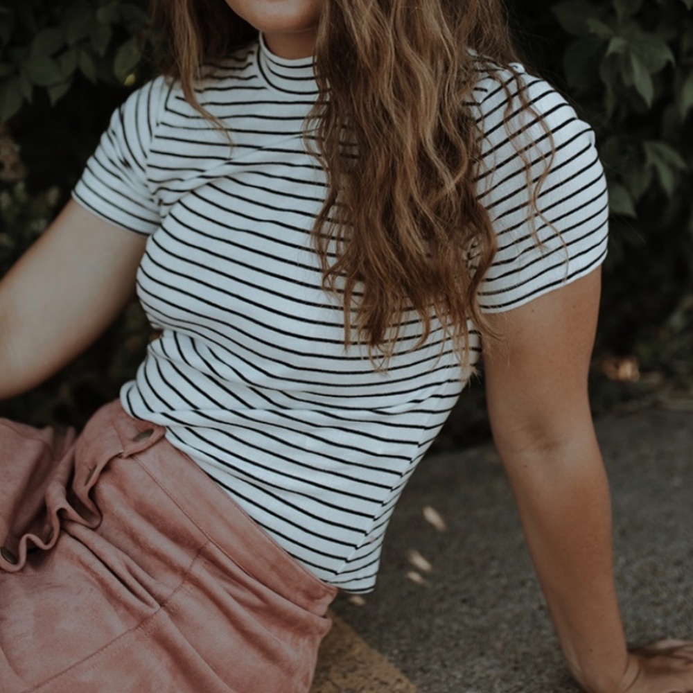 Fitted white and black striped top